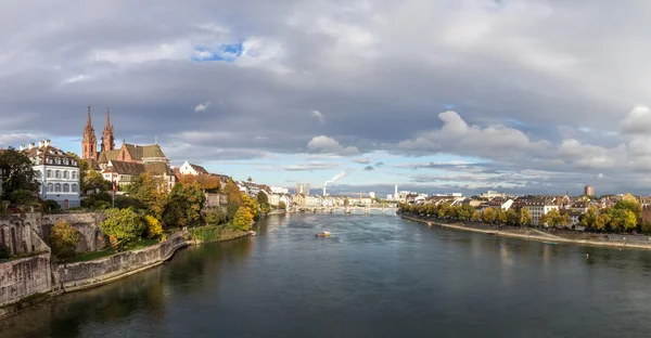Panoramisch uitzicht van Basel, Zwitserland — Stockfoto