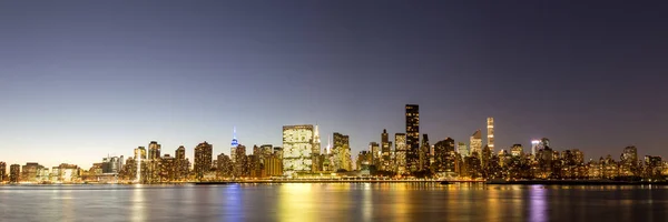 Midtown Manhattan skyline panoramisch uitzicht — Stockfoto