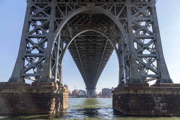 Boog van de Williamsburg Bridge in Manahattan — Stockfoto