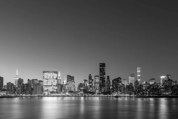 Midtown Manhattan skyline μαύρο και άσπρο — Φωτογραφία Αρχείου