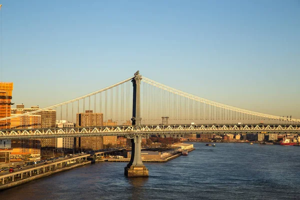 Pilar del Puente de Manhattan en la ciudad de Nueva York — Foto de Stock