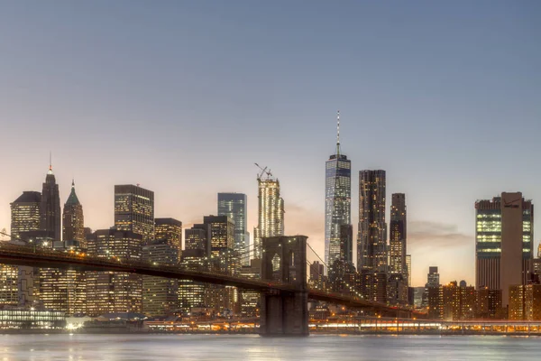 New York skyline with Brooklyn Bridge — Stock Photo, Image