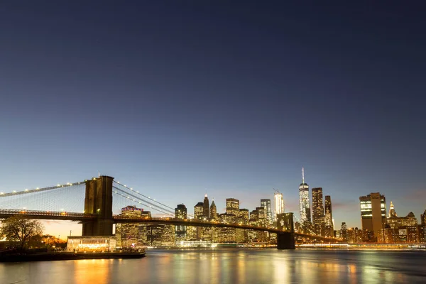 Brooklyn Köprüsü ile New York Skyline — Stok fotoğraf