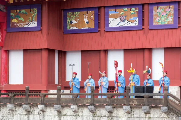 Новогоднее празднование в замке Сюри на Окинаве, Япония — стоковое фото