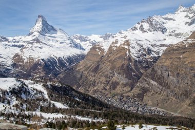 Matterhorn ve Zermatt görünümü