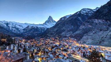Matterhorn ve Zermatt görünümü