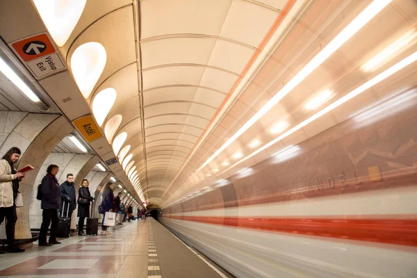 Metro stasjon i Praha – stockfoto