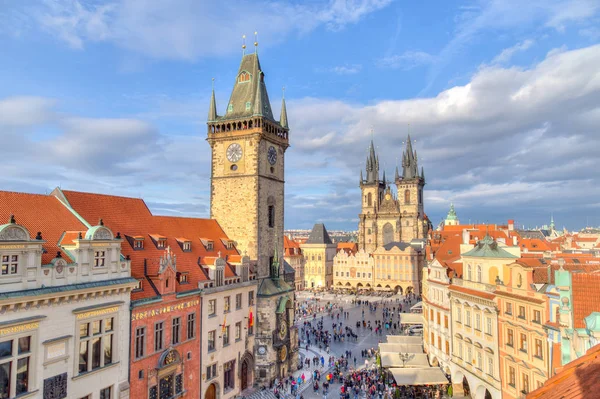 Astronomiska klockan och gamla stans torg i Prag — Stockfoto