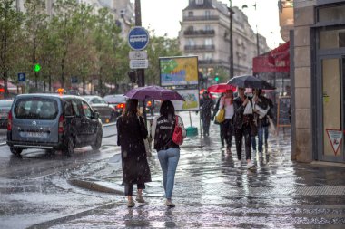 Paris 'te yağmurlu bir gün