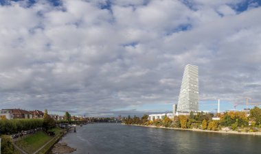 Basel Roche Kulesi ile panoramik manzaralı