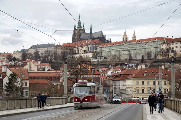 Tramway et Château de Prague — Photo