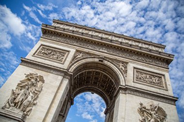 Paris 'te Zafer Takı