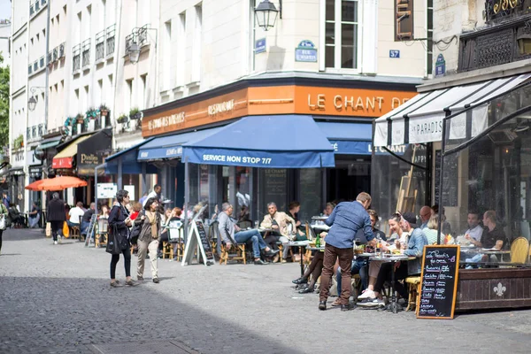 Street with Cafes and Bars in Paris — Stock Photo, Image