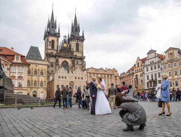 Düğün çifti Prag