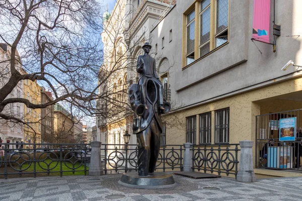 Franz Kafka heykel Prag