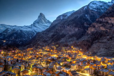 Matterhorn ve Zermatt görünümü
