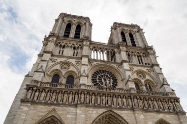 Paris'teki Notre-dame Katedrali