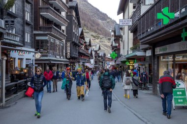 İnsanlar, Zermatt, İsviçre sokaklarında