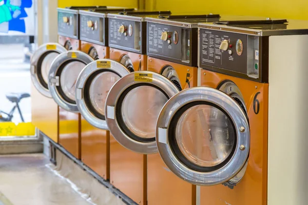 Laundromat Washing machines — Stock Photo, Image