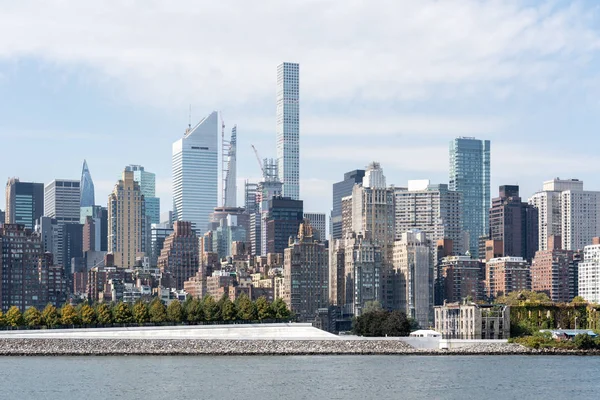 Небоскрёбы Midtown Manhattan, Нью-Йорк — стоковое фото