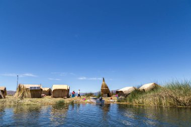 Uros Titino yüzen ada Titicaca gölü