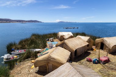 Uros Titino yüzen ada Titicaca gölü