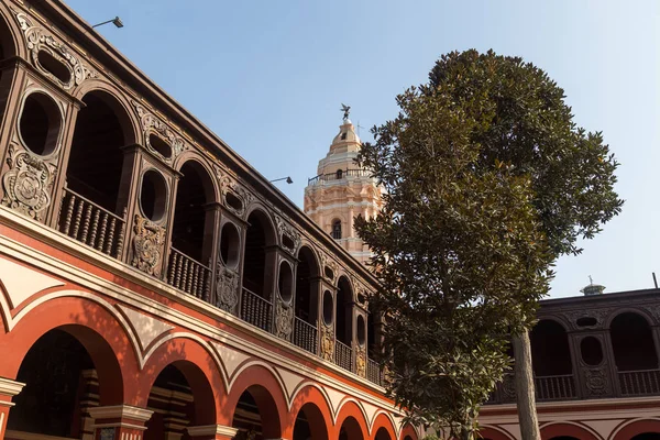 Lima, Peru 'daki Santo Domingo Kongresi' nin avlusu. — Stok fotoğraf