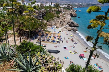 Nerja'daki Calahonda Plajı, İspanya