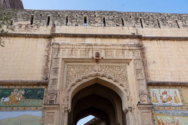 Puerta al Fuerte Mehrangarh en Jodhpur, India — Foto de Stock