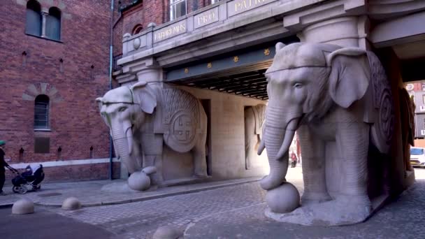 Elefantentor in der Carlsberg Brauerei, Kopenhagen — Stockvideo