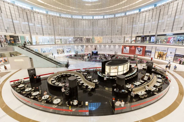 Atrio dentro del Dubai Mall — Foto de Stock