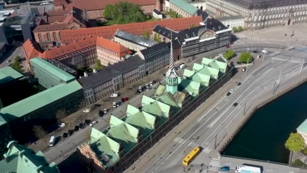 Antiguo edificio de bolsa en Copenhague, Dinamarca — Vídeo de stock