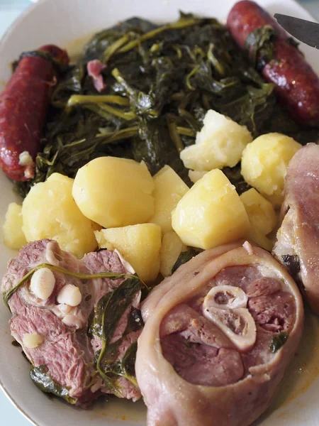 Patates ve et ile pişmiş Galiçyaca