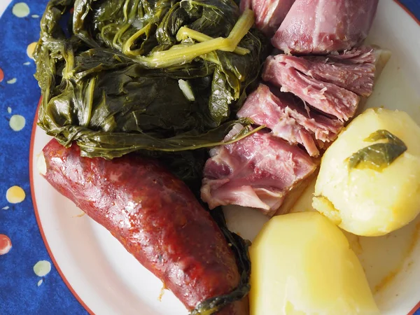 Yeşil ve et ile pişmiş Galiçyaca