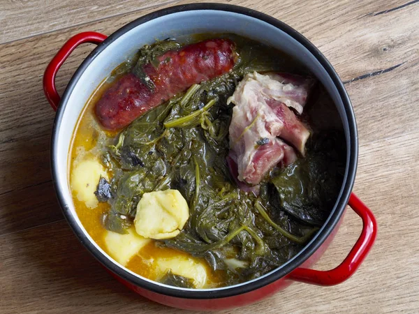 Masada tencerede pişirilmiş Galiçyaca