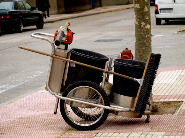 Trash trolley for street maintenance — Stock Photo, Image
