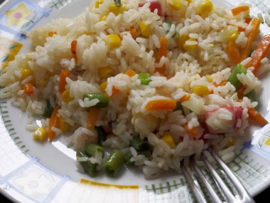 Deniz ürünleri ve sebze ile Çin pirinç