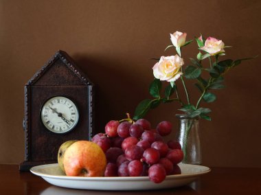 Meyve ve çiçekler natürmort