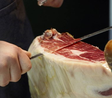 Adam kesme serrano jambonu