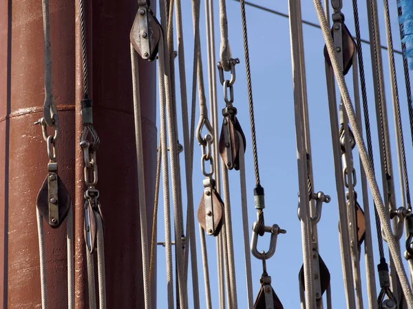 Poleas de un barco —  Fotos de Stock