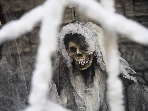 Cadılar Bayramı ölü gelin