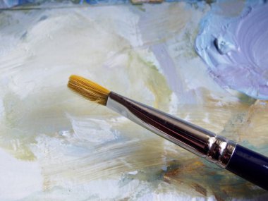 Palet boya fırçası ile