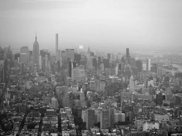 Vue panoramique de New York en noir et blanc — Photo