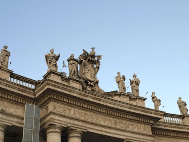 Roma 'daki aziz Peters Bazilikası heykelleri