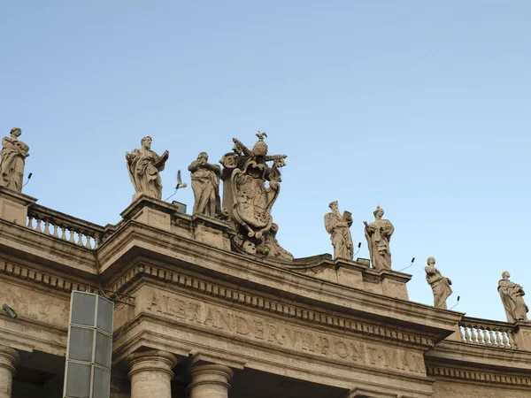 Estátuas da Basílica de São Pedro em Roma — Fotografia de Stock
