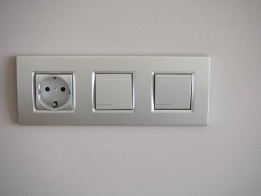 Duvardaki elektrik donatımı