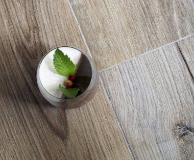 çikolata ve vanilya panna cotta