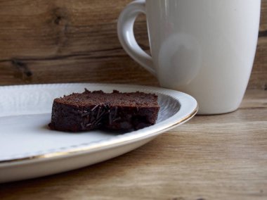 Bir fincan çikolatalı kek 