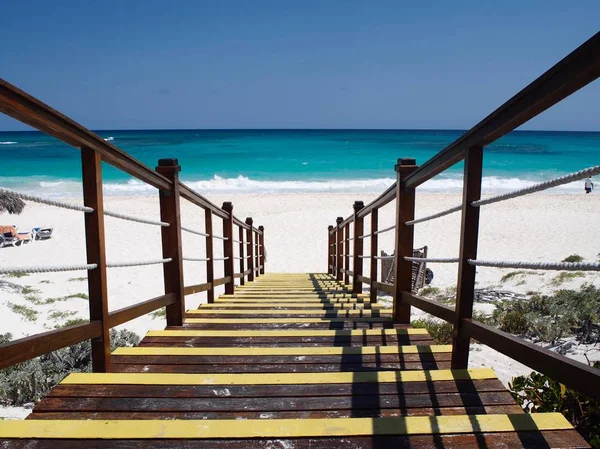 해변으로 가는 계단 — 스톡 사진