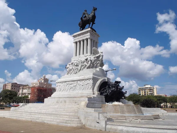 Heykel genel Maximo Gomez